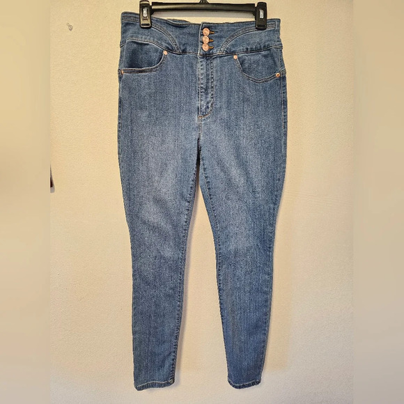 Guess Ankle Skinny Jeans Women's Size 31 Pre-Loved *2 flaws - Picture 10 of 10